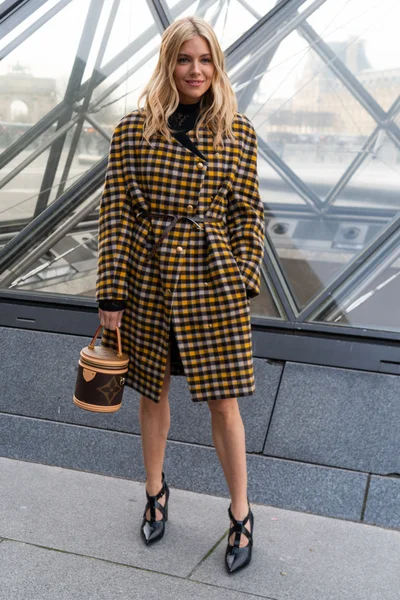 Look 15